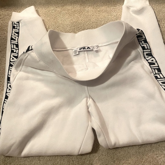 2/ $25 Fila sweatpants - Picture 3 of 4